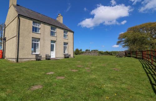Llanddaniel Fab House | Ty Mawr