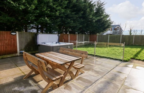 Boncath Cottage | TY MELYN, pet friendly, character holiday cottage in Boncath