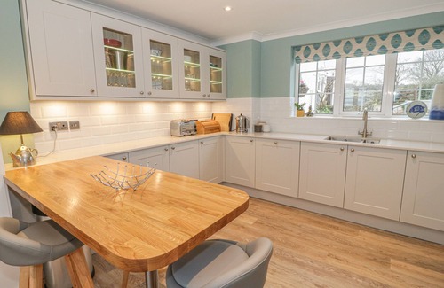 Dulas House | TY'N LON, pet friendly, character holiday cottage in Moelfre