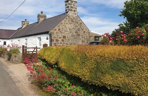 Garn Fadryn Cottage | Ty'n Rhyd. Peaceful, Private and Spacious Character Cottage Near Aberdaron