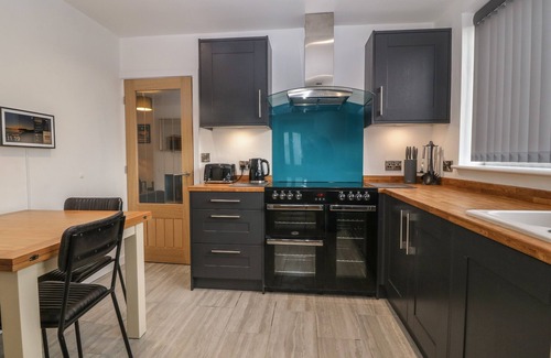 Dwyran House | TY NAIN, pet friendly, with open fire in Llanfairpwllgwyngyll