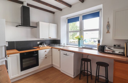 Newport Cottage | Ty Post