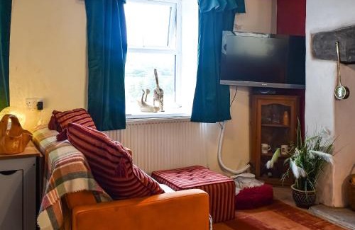 Llanllyfni House | Ty Tarth