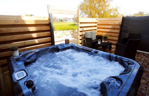 Roscoff House | Ty Tomm : Cosy cottage with private spa - Ideal for 2 + baby - Near beach & nature