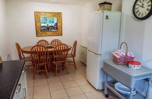Cemaes Bay Cottage | TYDDYN GYRFA COTTAGE, pet friendly, with open fire in Cemaes Bay