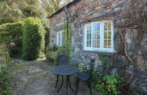 Bangor Cottage | TYDDYN ISAF BACH, romantic, with open fire in Talybont Near Bangor