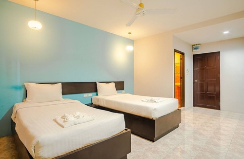 Si Sunthon Hotel | Tyler Banpon