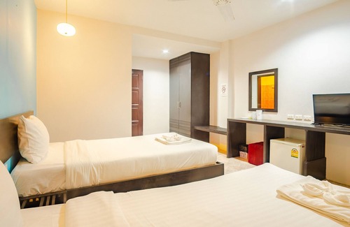 Si Sunthon Hotel | Tyler Banpon