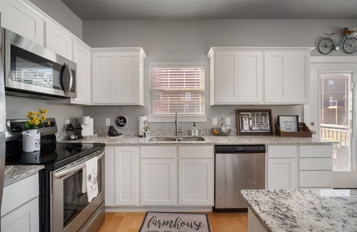 Fayetteville House | Tylers Razorback Getaway sleeps 4