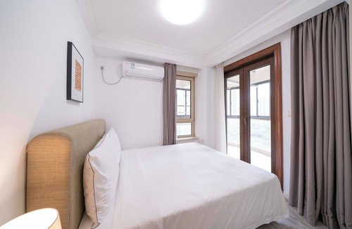 Changning Bed & Breakfast | Tyms 1BR APT Gubei International Garden