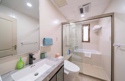 Changning Bed & Breakfast | Tyms 1BR APT Gubei International Garden