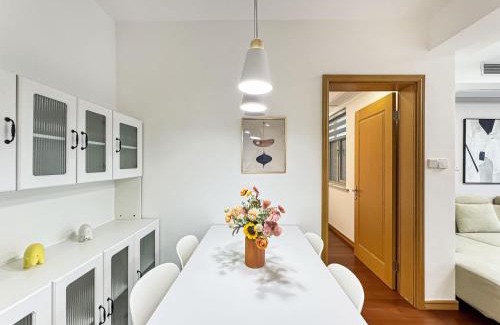 Changning Apartment | Tyms 2BR Apt TianshanRD Near CESIS Line2