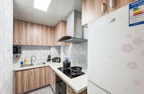 Changning Apartment | Tyms 2BR Apt TianshanRD Near CESIS Line2