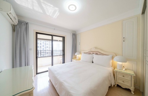 Xuhui Bed & Breakfast | Tyms 2BR APT Xujiahui Dacheng Residence