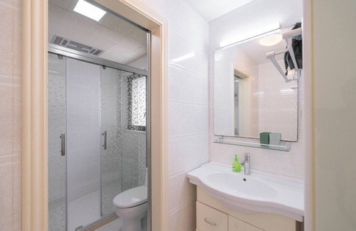 Xuhui Bed & Breakfast | Tyms 2BR APT Xujiahui Dacheng Residence