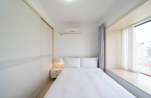 Xuhui Bed & Breakfast | Tyms 2BR APT Xujiahui Dacheng Residence