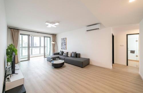 Xujiahui Apartment | Tyms Spacious 3BR 2BA APT Laishi Di