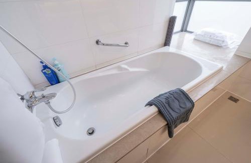 Xujiahui Apartment | Tyms Spacious 3BR 2BA APT Laishi Di