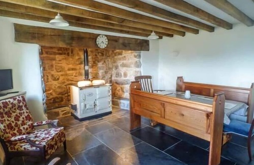 Llanelltyd Cottage | TYN LLWYN, pet friendly, character holiday cottage in Llanelltyd