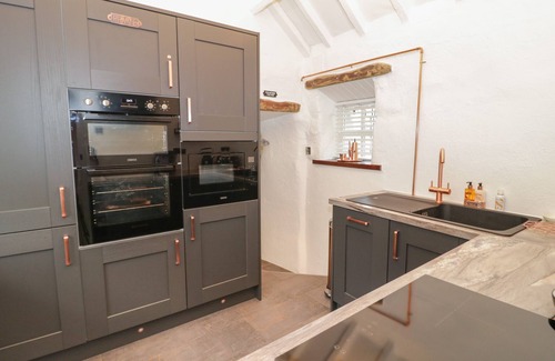 Moelfre Cottage | TYN Y GRAIG, family friendly, character holiday cottage in Moelfre