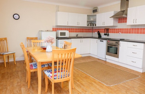 Harlyn Cottage | TYNK, pet friendly, country holiday cottage in Harlyn, Cornwall