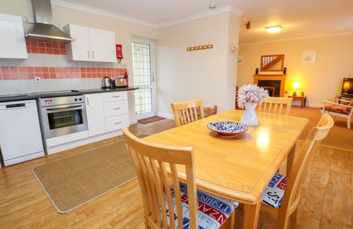Harlyn Cottage | TYNK, pet friendly, country holiday cottage in Harlyn, Cornwall