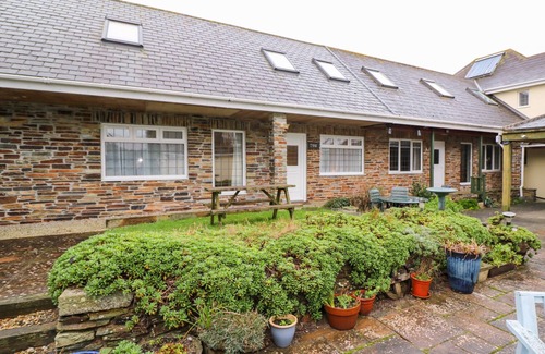 Harlyn Cottage | TYNK, pet friendly, country holiday cottage in Harlyn, Cornwall