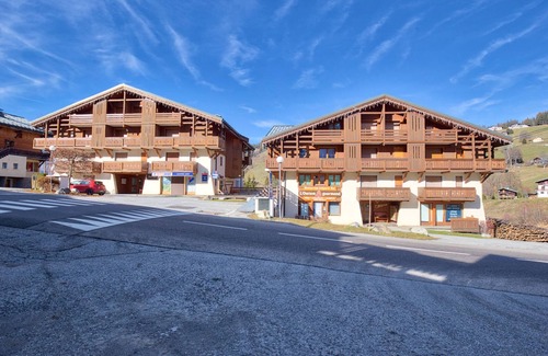 Notre-Dame-de-Bellecombe Apartment | Typical apartment at the foot of the slopes with balcony, Wi-Fi, parking