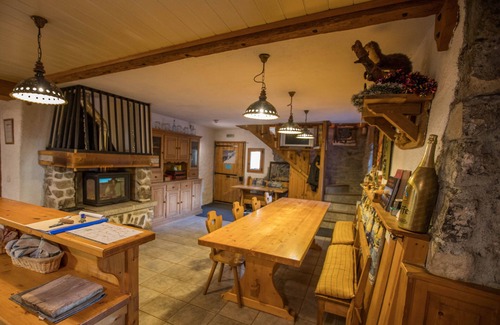 Chatillon-sur-Cluses Ski Chalet | Typical chalet: Gite la Cassandrine close to Morillon and Samoëns