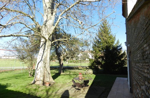 Montlaur Cottage | Typical country house, pink brick and Lauragais pebbles.