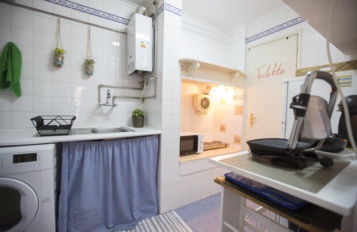 Santo Estevao Apartment | Typical Crooked House Alfama