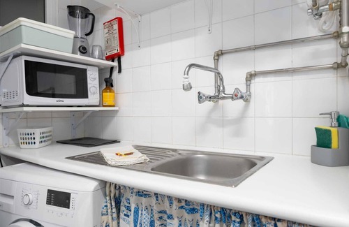 Santo Estevao Apartment | Typical Crooked House Alfama