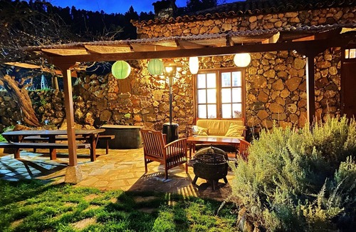 Icod de los Vinos Cottage | TYPICAL HOUSE CANARIA in stone and wooden ceilings Ideal for Families or Couples