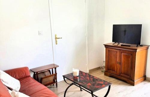 La Jetee House | Typical house 20 m from the beach and the port