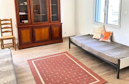 La Jetee House | Typical house 20 m from the beach and the port