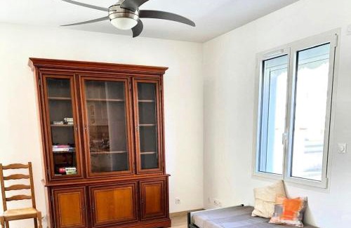 La Jetee House | Typical house 20 m from the beach and the port