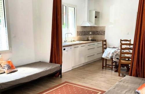 La Jetee House | Typical house 20 m from the beach and the port