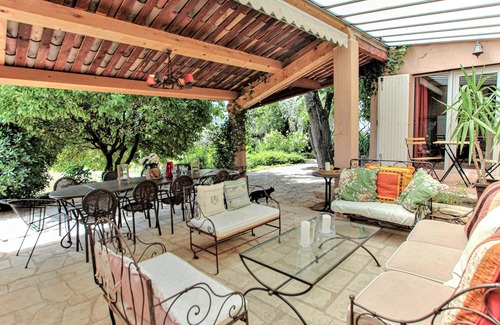 Goult House | Typical Provencal house with charm and character.