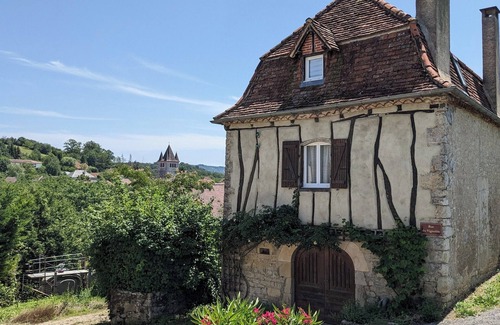 Glanes House | Typical Quercy house, vineyards, hiking and many sites nearby.