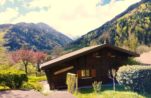 Thones Ski Chalet | Typical Savoyard chalet, independent, warm and cozy