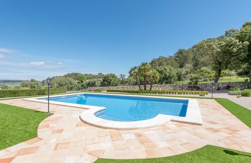 Sant Joan House | Typically Majorcan Villa “S'Era de Son Roig” with Garden, Pool & Wi-Fi