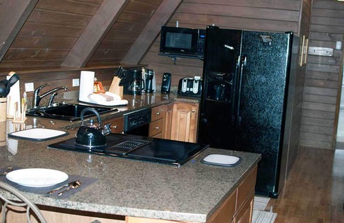 Chalet Village Cabin | Tyrolea Lodge - Graduation and Summer time = Family Gatherings!