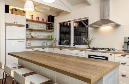 Rye House | Tyrone Beach House - Cosy Family Getaway - WiFi - Linen Included