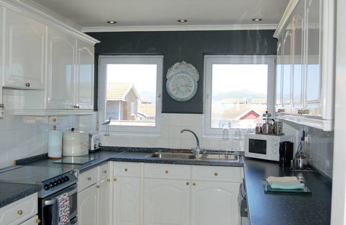 Tywyn House | Tywyn Beach House in Tywyn