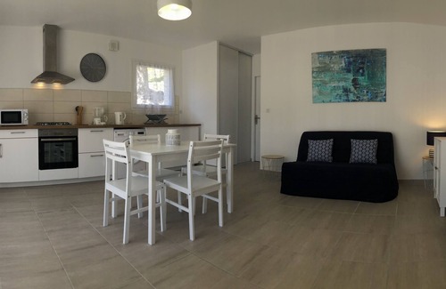 Ajaccio House | U Mandarinu ground floor of a villa with communal swimming pool