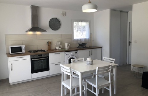 Ajaccio House | U Mandarinu ground floor of a villa with communal swimming pool