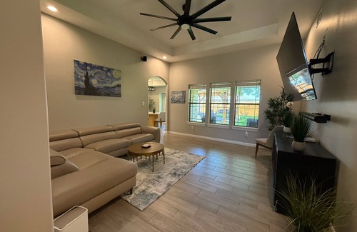 Edinburg House | U Patio Oasis - 3 br - 2 bth