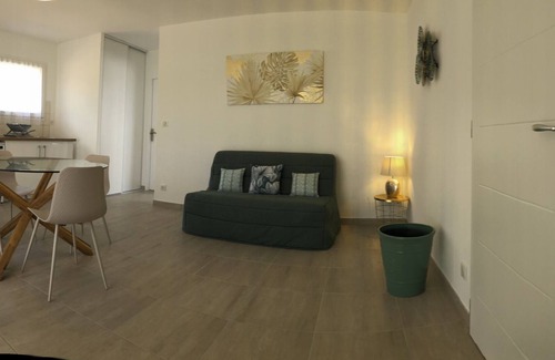 Ajaccio House | U Sole first floor of a villa with communal swimming pool