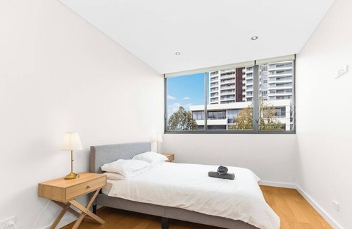 Rhodes Apartment | U807 · 2 bedroom unit with river view