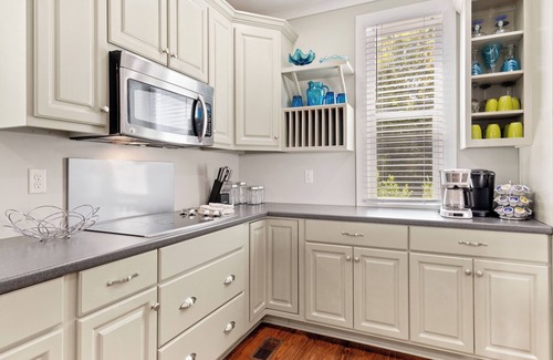 Tuscaloosa House | UA CAMPUS ADJACENT 4BEDROOM/4BATHROOM FARMHOUSE SLEEPS 8